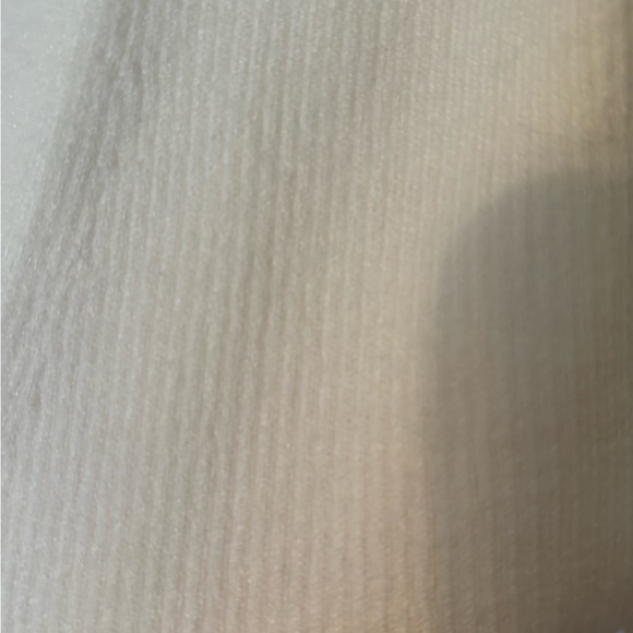 A NEW DAY Off White V-Neck Sweater With Pleated Shoulders Size Small - Picture 4 of 7